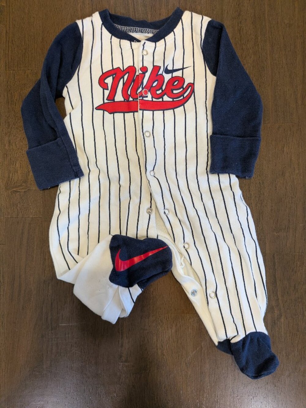 Baby boys Nike footed onesie